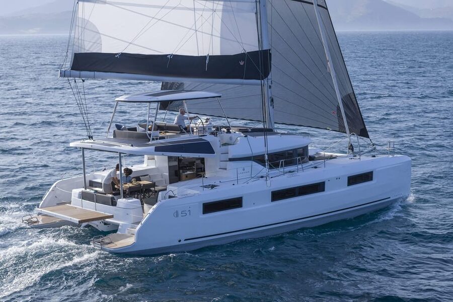 Heraklion: Dia Island Luxury Catamaran Cruise with Meal - Setting sail from Heraklion’s Old Venetian Harbor