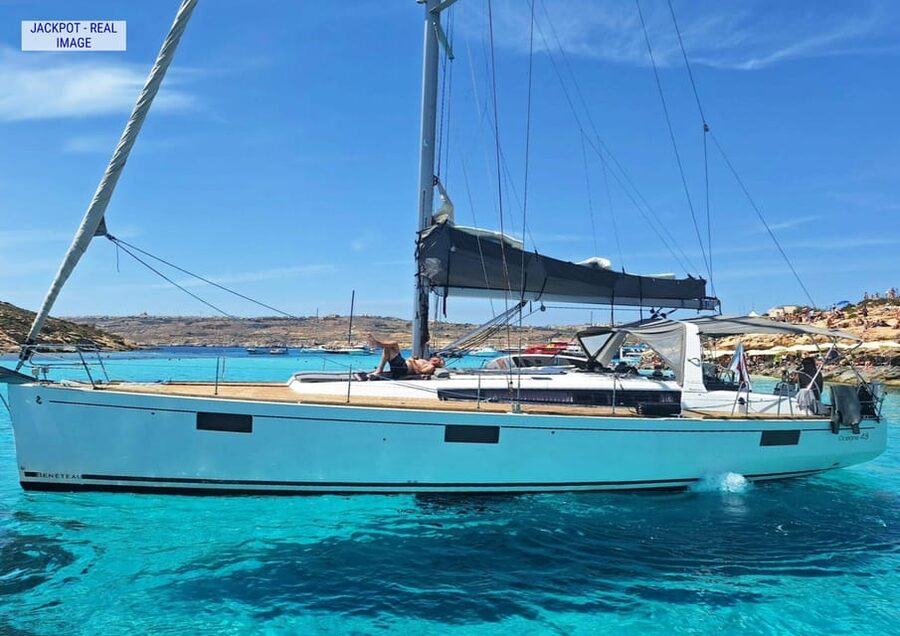 Heraklion: Dia Island Luxury Sailing Trip with Meal & Drinks - Leaving Heraklion from the Venetian harbor