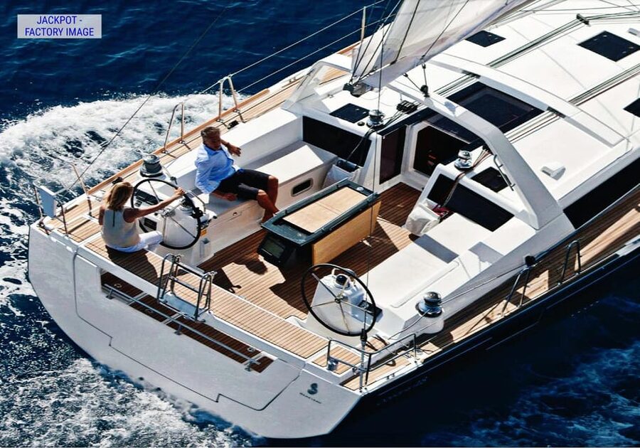 Heraklion: Dia Island Luxury Sailing Trip with Meal & Drinks - Swimming, snorkeling, and the stern platforms