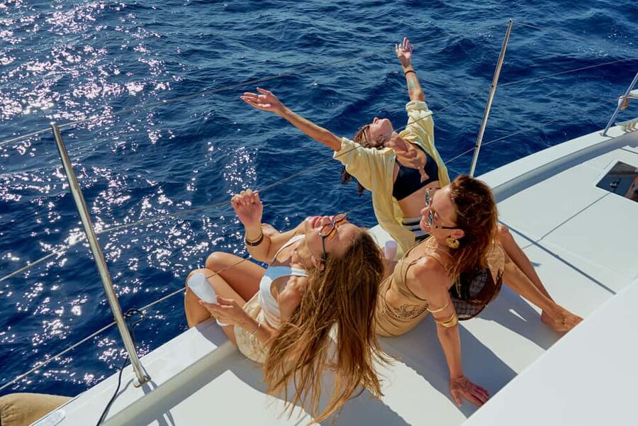 Heraklion: Dia Island Romantic Sunset Cruise with Wine - Sunset, wine, and the return sail