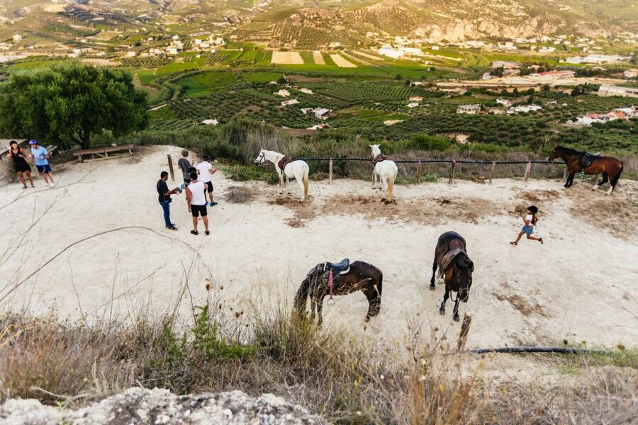 Heraklion: Finikia Horse Riding Tour with Lunch or Dinner - The mountain break and the view toward Archanes