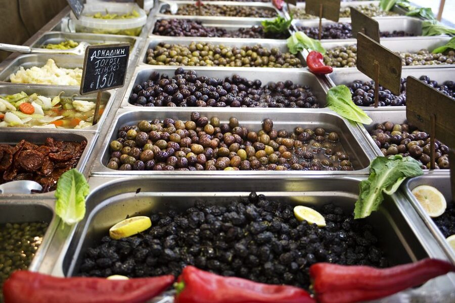 Heraklion: Food Tastings Walking Tour - Finishing with wine, spirits, and a full meze table