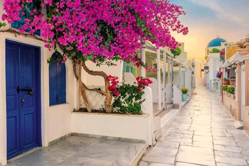 Heraklion: Guided Santorini Day Trip with Ferry Cruise - Who should book this day trip