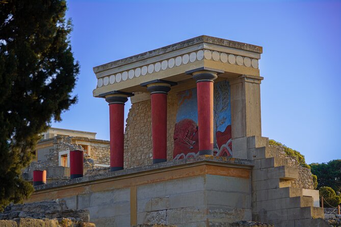 Heraklion Highlights: Knossos, Museum & Historic City Drive - One and a half hours among Minoan treasures