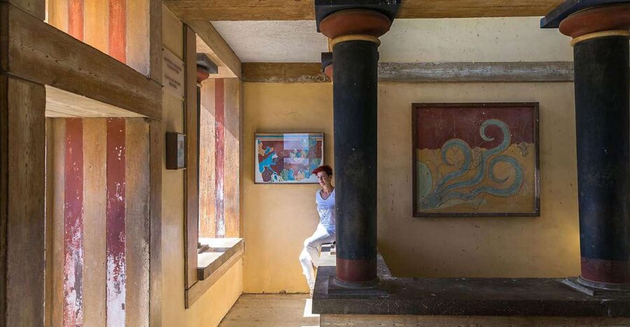 Heraklion: Knossos Private Guided Tour & Skip-the-Line Entry - Inside the palace, from throne room to royal apartments