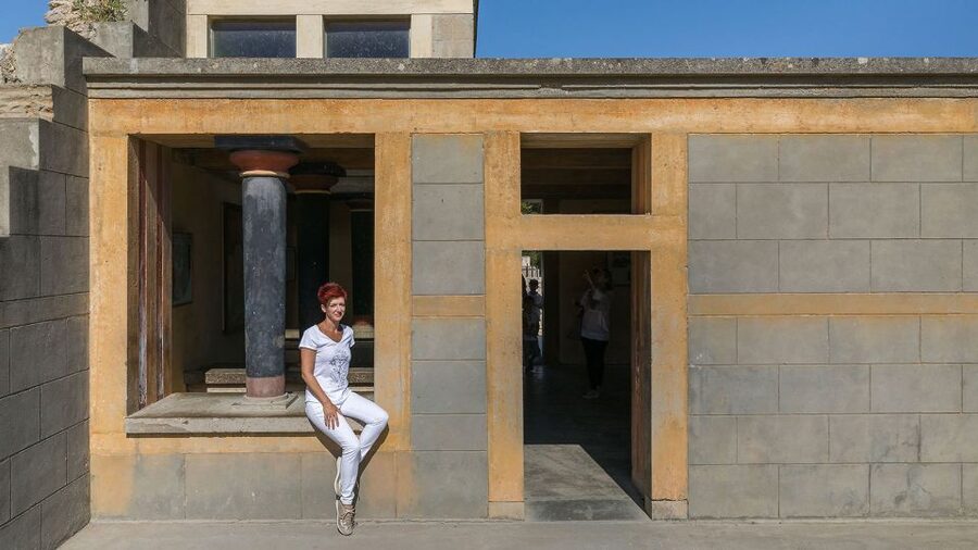 Heraklion: Knossos Private Guided Tour & Skip-the-Line Entry - The palace’s clever plumbing and huge storage jars