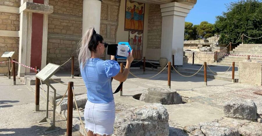Heraklion: Palace of Knossos 3D Virtual Audio Tour by Tablet - Comparing the ancient Palace with the ruins