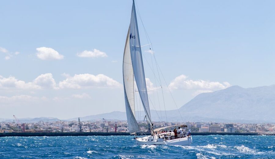 Heraklion: Private Half-Day Sailing Trip to Dia Island - The sailing trip back to Heraklion