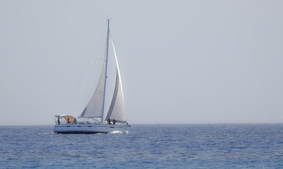 Heraklion: Sailing Cruise to Dia Island with Drinks and Meal - Lunch on the boat, with wine and raki