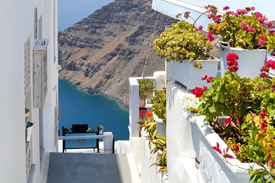 Heraklion: Santorini Day Trip with Boat Transfer & Oia Visit - How the crowds affect the experience
