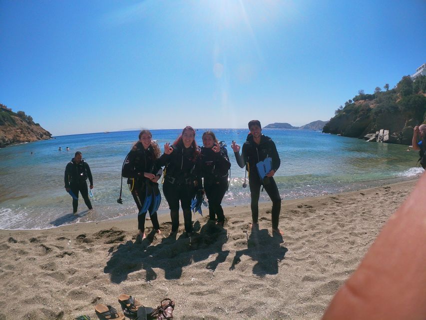 Heraklion: Scuba Diving Experience for Beginners _Beach - Entering the bay from the beach