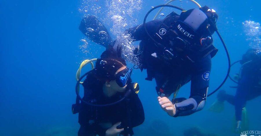 Heraklion: Scuba Diving Experience for First-Timers - Entering Ligaria Bay for the underwater session