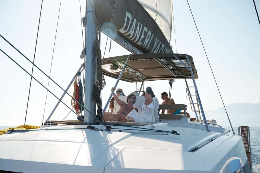 Hersonissos: Catamaran Sailing Trip to Dia Island with Lunch - Fresh Mediterranean lunch cooked on board