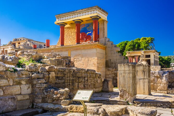 Hop-On Hop-Off Sightseeing Bus Tour in Heraklion - Audio, seating, and onboard comfort