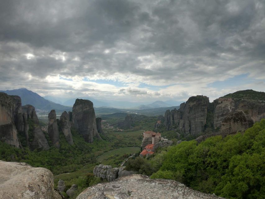 Kalabaka: Meteora Monasteries Minibus Tour with Photo Stops - Who should book this tour