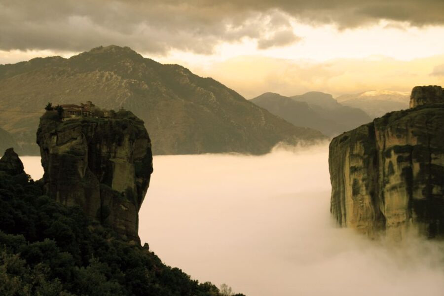 Kalabaka: Meteora Monasteries Minibus Tour with Photo Stops - Meeting at Kalampaka Train Station