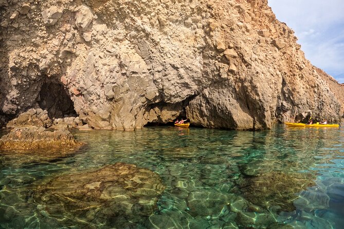 Kayaking Tour to the secrets of Milos - The paddle back to Firiplaka