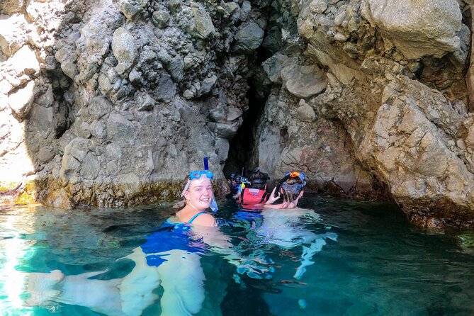 Kayaking Tour to the secrets of Milos - What the included equipment means for you
