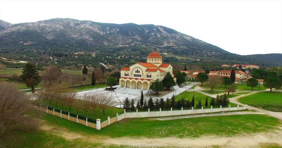 Kefalonia: Wine Tasting, Melissani, Drogarati & Fiscardo - What makes the guides important