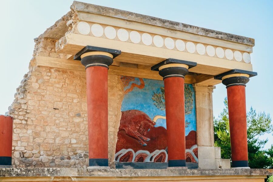 Knossos: Knossos Palace Skip-the-Line Guided Walking Tour - Walking through a 4,000-year-old palace complex