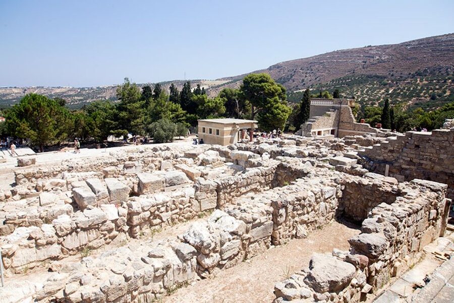Knossos Palace guided tour - Heraklion City tour + market - Languages, guides, and the pace of the day