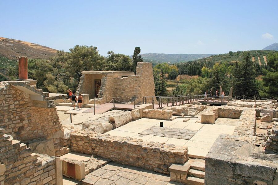 Knossos Palace & Heraklion Full-Day Tour from Chania Area - Morning pickup and the north coast drive