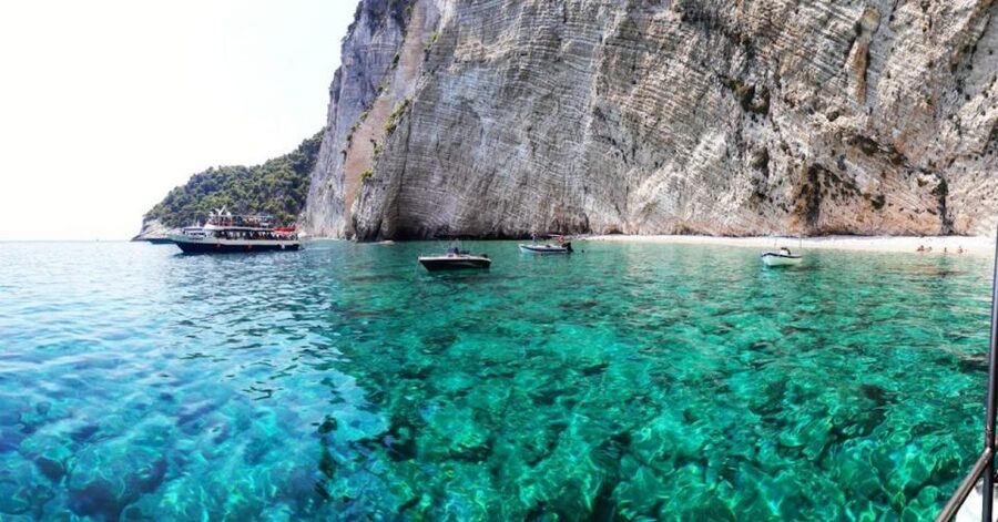 Laganas Zakynthos: Marathonissi, Keri Caves and Turtles Spot - The large cave near Turtle Island