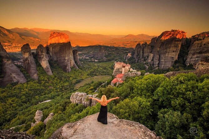 Majestic Sunset Meteora Tour with Local Guide - Old Kalabaka and the Byzantine Church
