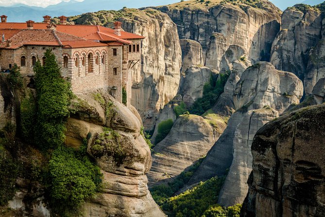 Meteora All Day Tour From Athens - The road north with an English-speaking driver