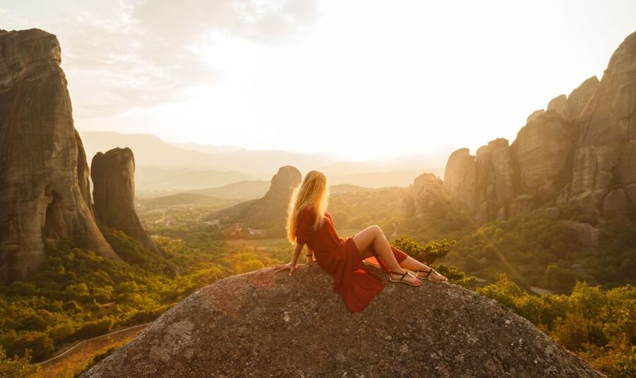 Meteora: Guided Sunset Tour with Monasteries & Caves Visit - Key points at a glance