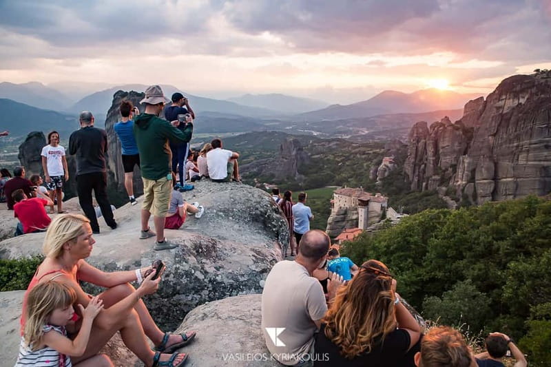 Meteora: Majestic Sunset Tour & Monasteries with Local Guide - The audio guide and live guide combination