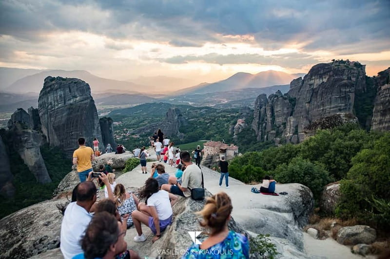 Meteora: Majestic Sunset Tour & Monasteries with Local Guide - Pickup from Kalabaka or Kastraki