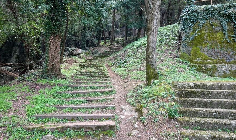 Meteora: Sunset Hike to Secret Caves - Starting in the foothills and finding the quiet paths