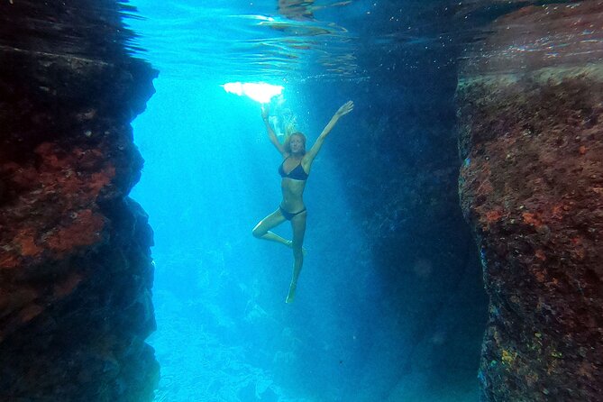 Milos caves snorkelling Catamaran Cruise in a small group - Kleftiko combines cliffs, snorkeling, and lunch