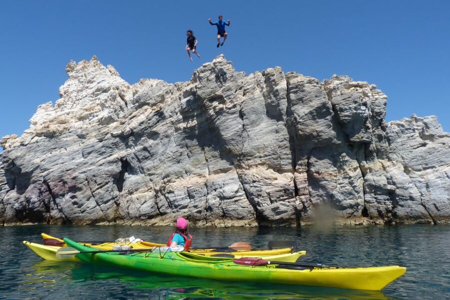 Milos: Guided Kayaking Trip with Snorkelling & Lunch - The return paddle and the final ride back