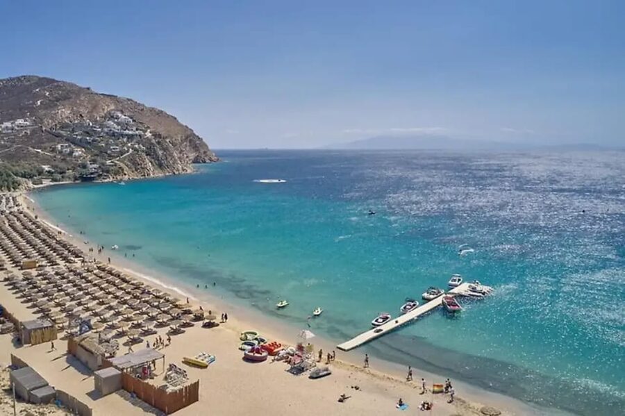 Mykonos: Beach Escape and Free Time in Mykonos Town - Meeting at the cruise port requires one careful look