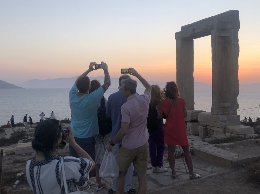 Naxos: Old Town, Castle & Portara Guided Sunset Tour - Following the Old Town’s winding lanes