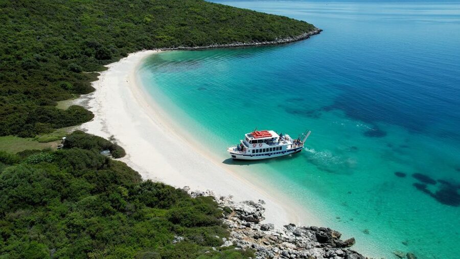 Nydri: Island Hopping Boat Cruise with Beach BBQ Lunch - What to pack and how to prepare