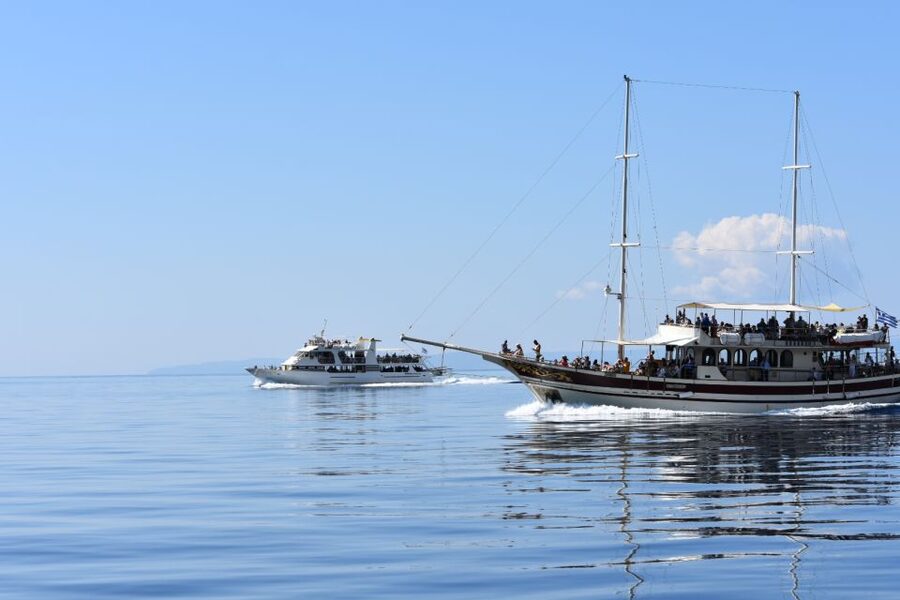 Ouranoupoli: Mount Athos Peninsula Sightseeing Cruise - Seeing Mount Athos from a rare seaside angle