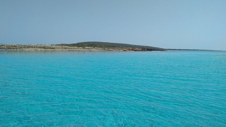 Paros: Full-Day Small Boat Rental with Self-Driving - Food, swimming, and a comfortable day afloat
