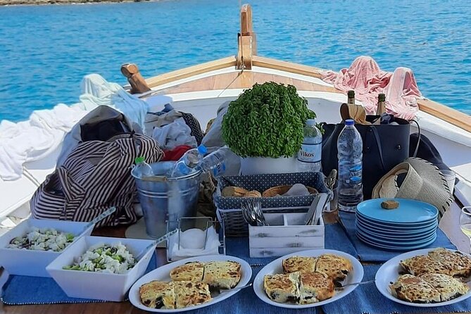 Paros Half Day Boat Tour from Naoussa port and Bay . - A relaxed morning on Naoussa Bay