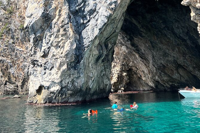 Pelion Boat Trip to "Poseidon's Caves" - The pebble beach and its clear water