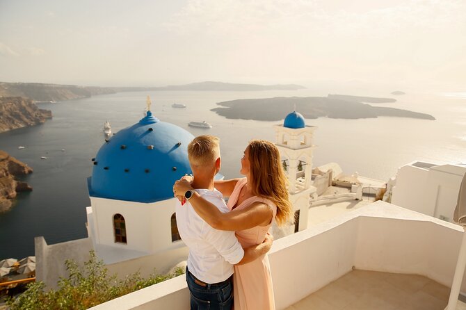 Personal Travel and Vacation Photographer Tour in Santorini - Oia’s Main Street: iconic Santorini, with a crowd problem