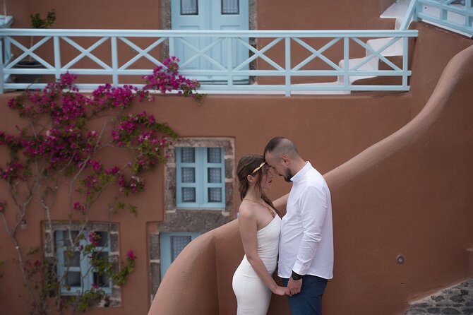 Photoshoot in Santorini Oia - Meeting Shaqa at the church in Oia