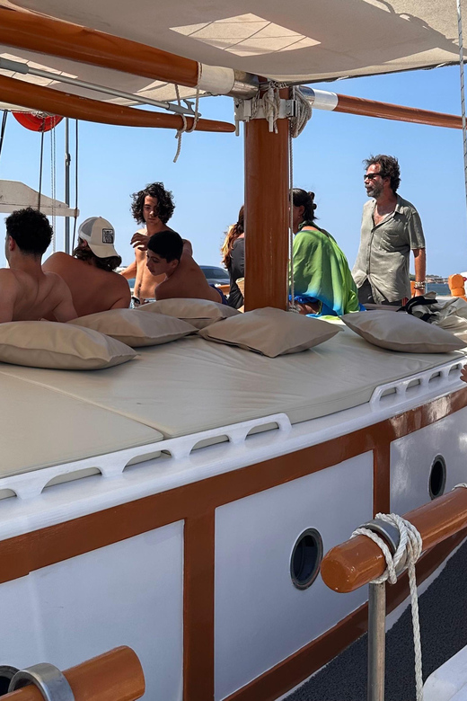 Pounta: Paros & Antiparos Cruise, Swimming & Seafood Lunch - Mastichari: snorkeling, photographs, and optional cliff jumping