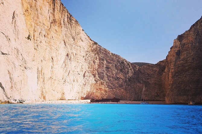 Private 7m 250hp speed boat tour Shipwreck Blue caves up to 8pax - Is $722.87 Good Value for Your Group?