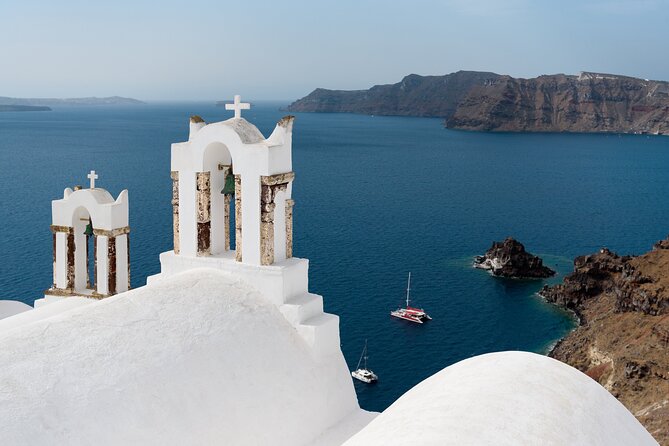 Private Classic Santorini Panorama: Visit the most popular destinations! - The lighthouse and Santorini from the southwest