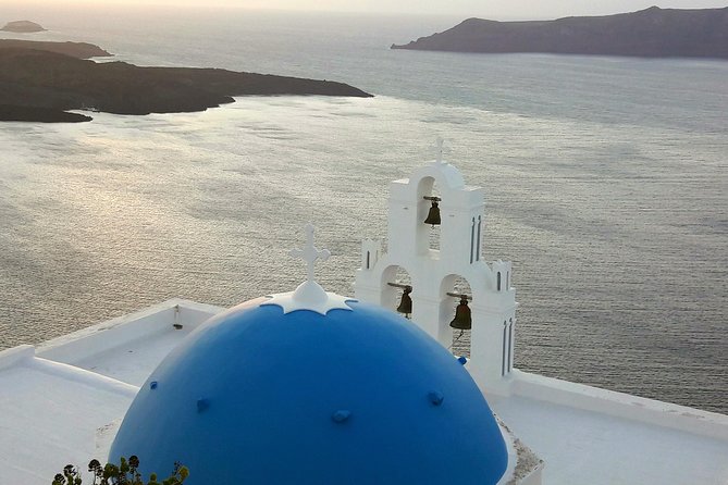 Private Oia Panoramic Scenes: Embrace the most picturesque village of Santorini! - Oia’s main street, blue domes, and cliffside lanes