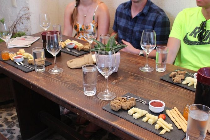 Private Santorini Cooking Class & Wine Tasting Tour - Why Santorini wine needs explaining