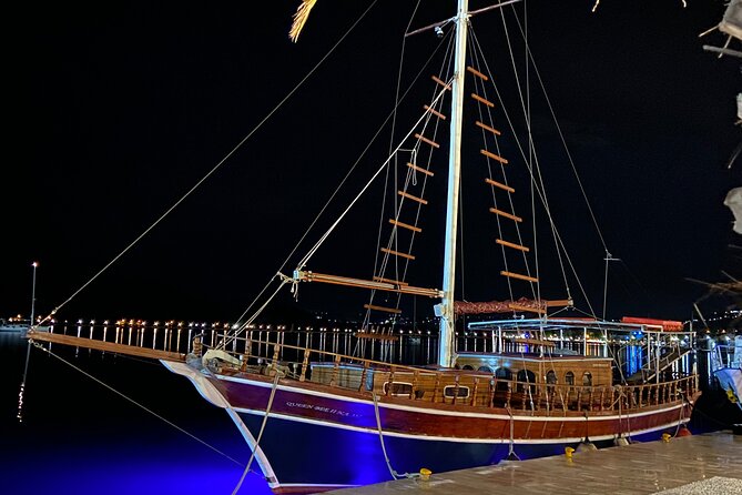 Queen Bee Sunset Cruise with Swim Stops and Dinner - Dinner as the sun goes down